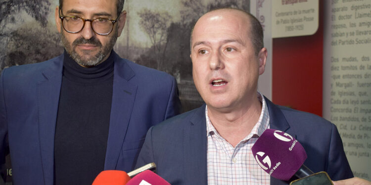 Alberto Rojo critica los presupuestos de Guarinos “porque recortan en lo esencial, mantienen la subida del IBI, y no mejoran los servicios públicos” 1 Alberto Rojo critica los presupuestos de Guarinos “porque recortan en lo esencial, mantienen la subida del IBI, y no mejoran los servicios públicos”