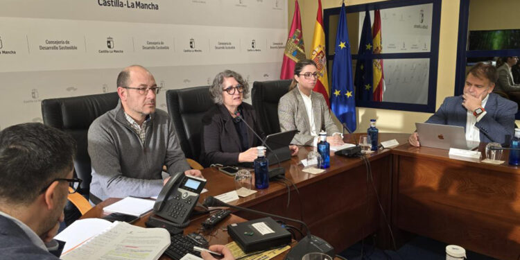 Castilla-La Mancha reafirma su compromiso frente al cambio climático con la nueva Comisión Regional que reforzará la coordinación y los desafíos ambientales del territorio 1 Castilla-La Mancha reafirma su compromiso frente al cambio climático con la nueva Comisión Regional que reforzará la coordinación y los desafíos ambientales del territorio