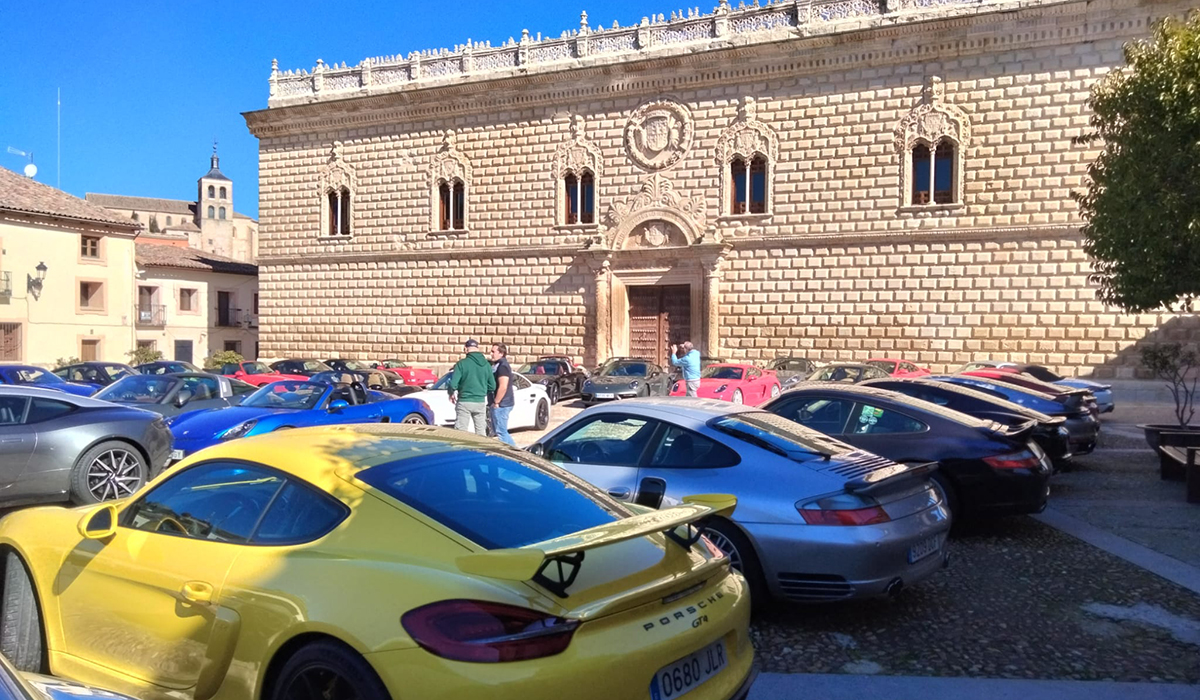 Cogolludo reúne más de un centenar de Porsche en una jornada que llenó de motor y turismo la villa ducal 2 Cogolludo reúne más de un centenar de Porsche en una jornada que llenó de motor y turismo la villa ducal