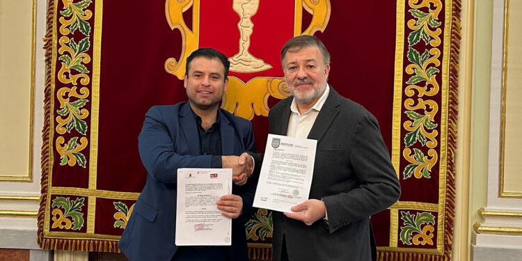 Dolz recibe a una delegación de la ciudad hermanada de Zacatecas (México) encabezada por su alcalde, Miguel Ángel Valera