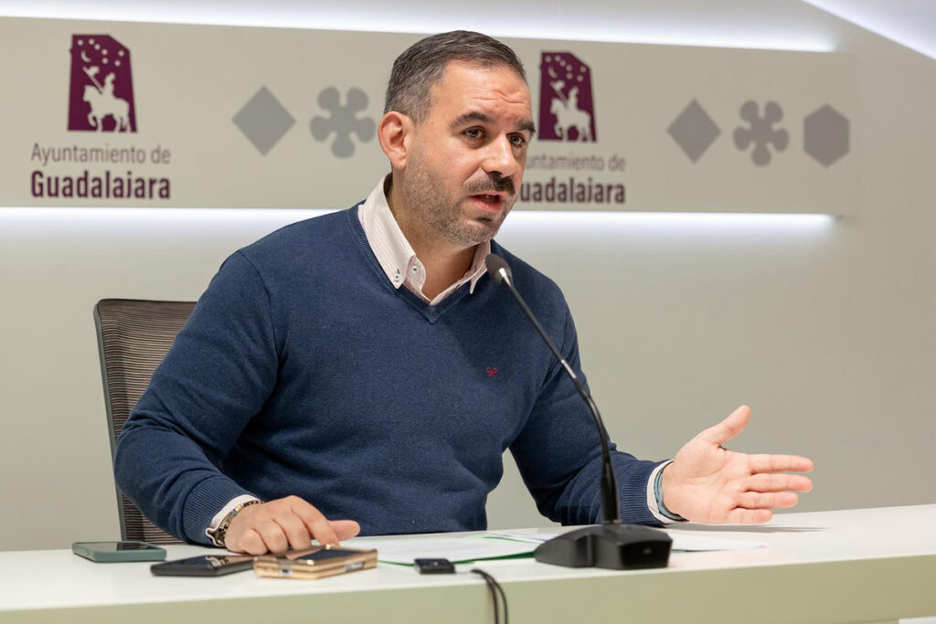 El Ayuntamiento de Guadalajara garantiza la plena normalidad del transporte urbano y revisa los pliegos de la nueva contratación para ajustarlos al mercado actual