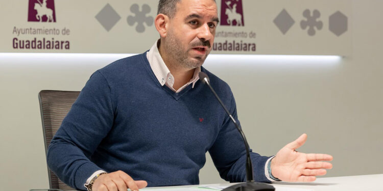 El Ayuntamiento de Guadalajara garantiza la plena normalidad del transporte urbano y revisa los pliegos de la nueva contratación para ajustarlos al mercado actual