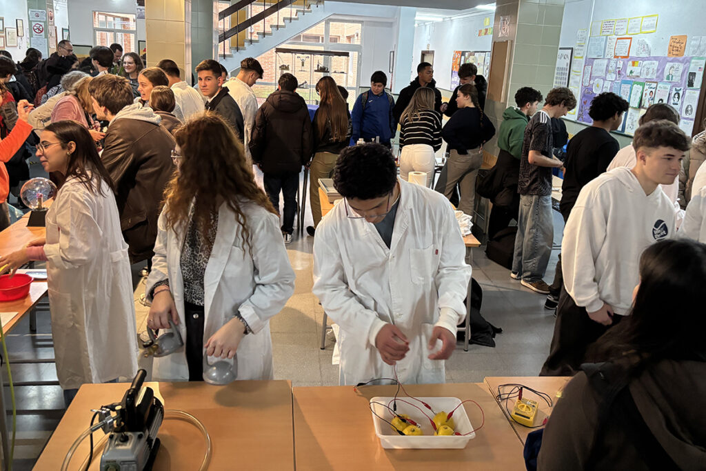 El I. E. S. Antonio Buero Vallejo celebra el Día Internacional de la Mujer y la Niña en la Ciencia con una feria científica y actividades reivindicativas