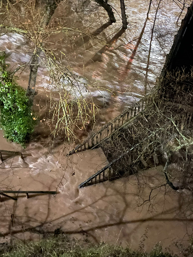 El Júcar se dispara y roza los 200 m³s tras las últimas lluvias