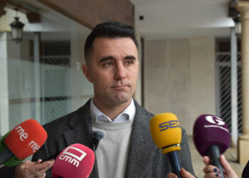 El PSOE responsabiliza a Guarinos de hacer “fracasar el contrato de autobuses por su mala gestión”, dejando un año más a la ciudad con un servicio en precario