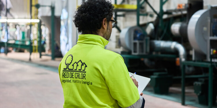 El nuevo impuesto europeo al CO₂ refuerza el papel de las redes de calor sostenibles