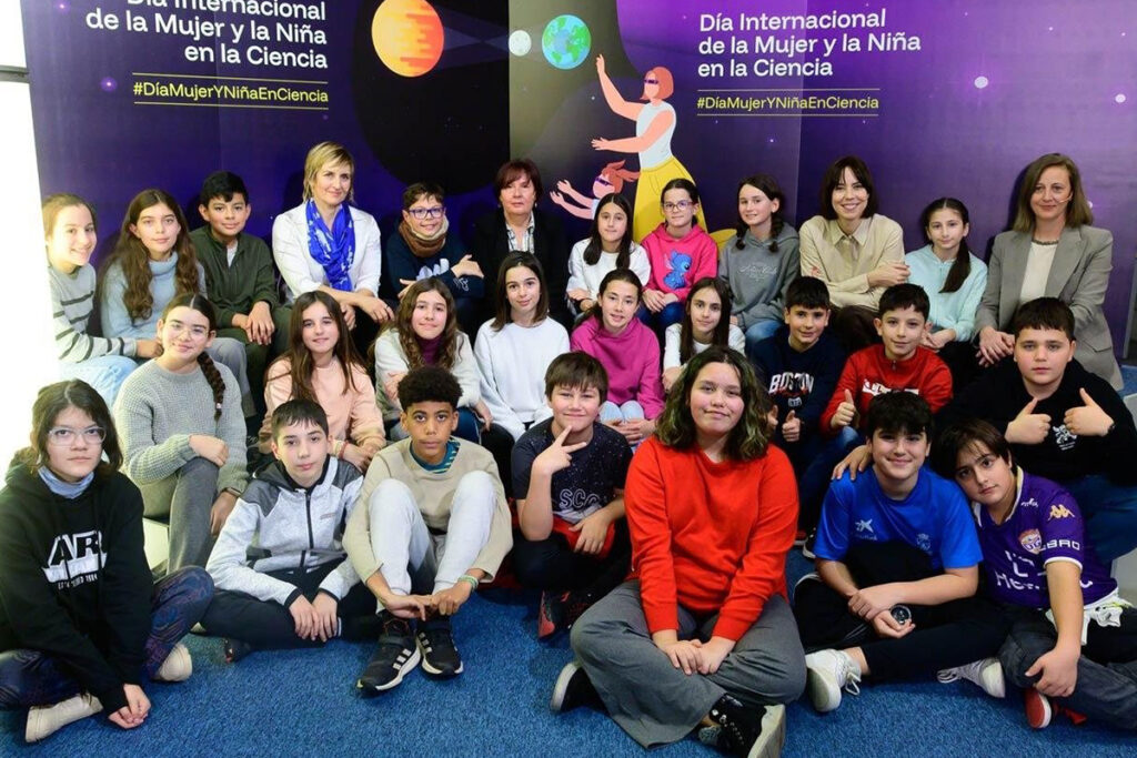 Estudiantes de Los Olivos celebran el «Día de la Mujer y la Niña en la Ciencia» con la ministra de Ciencia
