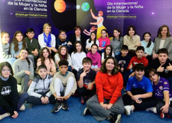 Estudiantes de Los Olivos celebran el «Día de la Mujer y la Niña en la Ciencia» con la ministra de Ciencia