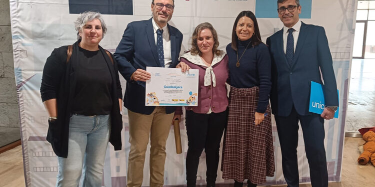 Guadalajara recoge de nuevo el reconocimiento como “Ciudad Amiga de la Infancia” en una ceremonia regional