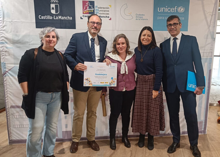 Guadalajara recoge de nuevo el reconocimiento como “Ciudad Amiga de la Infancia” en una ceremonia regional