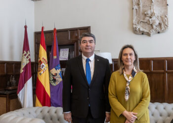 Guarinos recibe al Cónsul de Rumanía en una reunión de trabajo institucional
