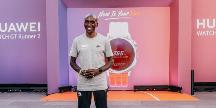 Huawei convierte Callao en su propia pop-up junto a Eliud Kipchoge
