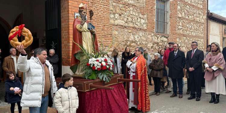 Iriépal celebra la fiesta de San Blas con botarga y procesión
