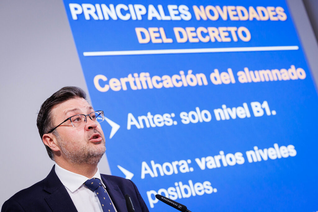 La Junta da el visto bueno al decreto para los programas bilingües y plurilingües en las etapas educativas no universitarias