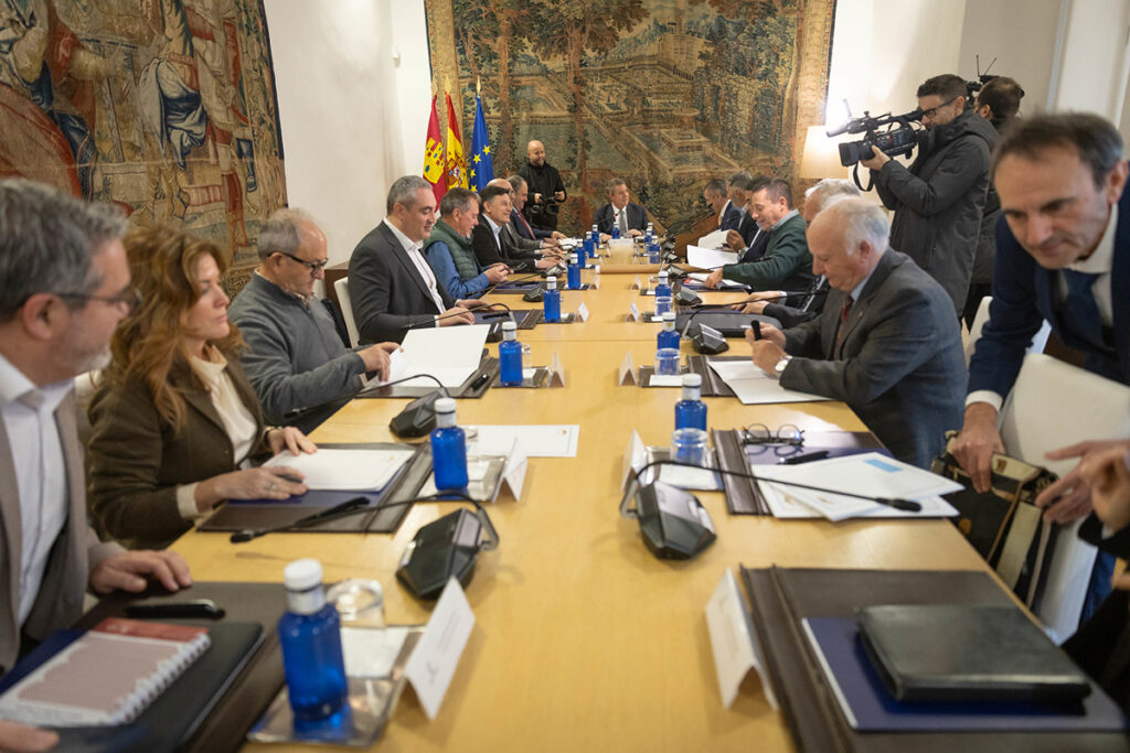 La Junta defiende una planificación hidrológica adaptada a cada territorio y que garantice la sostenibilidad y la viabilidad económica 2 La Junta defiende una planificación hidrológica adaptada a cada territorio y que garantice la sostenibilidad y la viabilidad económica