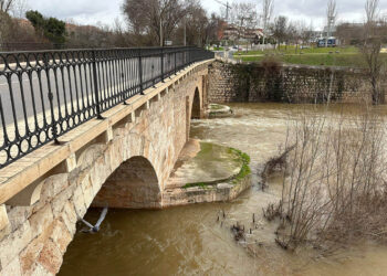 La Junta manifiesta su satisfacción ante el reconocimiento del Ayuntamiento de su responsabilidad sobre el entorno del Puente Árabe