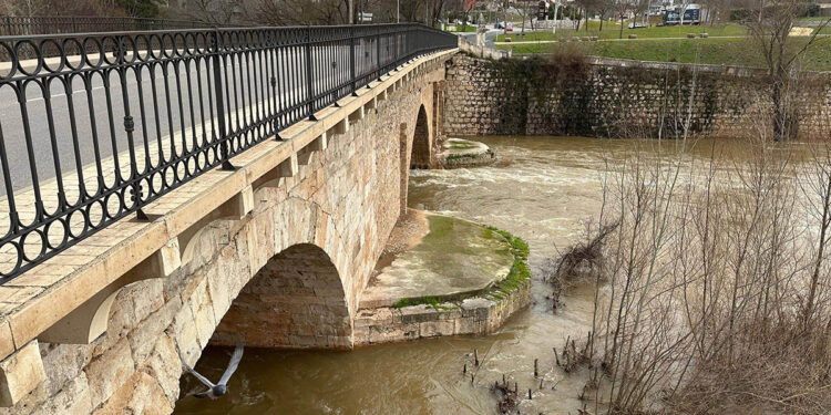 La Junta manifiesta su satisfacción ante el reconocimiento del Ayuntamiento de Guadalajara de su responsabilidad sobre el entorno del Puente Árabe 1 La Junta manifiesta su satisfacción ante el reconocimiento del Ayuntamiento de su responsabilidad sobre el entorno del Puente Árabe