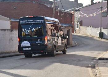 La Junta organiza charlas informativas en Priego, Sotorribas y Huete para dar a conocer el nuevo servicio de Transporte a la Demanda