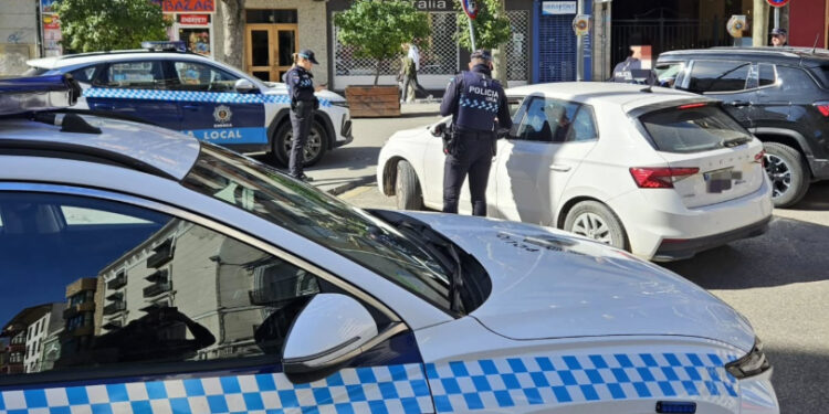 La Policía Local de Cuenca intercepta dos tarjetas de aparcamiento para discapacitados usadas de forma fraudulenta