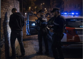 La Policía Local de Cuenca levanta otra acta por orinar en la vía pública: "La ciudad no es un baño" 10 La Policía Local de Cuenca levanta otra acta por orinar en la vía pública La ciudad no es un baño