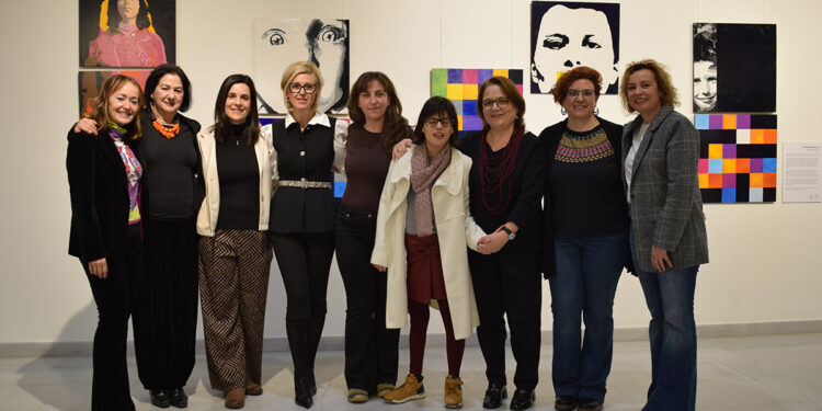 La Sala Iberia acoge la exposición colectiva ‘Las 6 en el Iberia’ fruto del proyecto de Mujeres Artistas Rurales que impulsa la Junta 1 La Sala Iberia acoge la exposición colectiva ‘Las 6 en el Iberia’ fruto del proyecto de Mujeres Artistas Rurales que impulsa la Junta