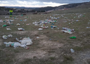 Los servicios de limpieza del Ayuntamiento finalizan la recogida de residuos tras el Jueves Lardero en Cuenca