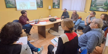 Los voluntarios del Centro de Escucha de Caritas Diocesana Sigüenza-Guadalajara se forman en el acompañamiento de la “soledad no deseada”