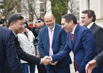 Martínez Chana reafirma el compromiso para garantizar suelo industrial y suministros para la llegada de nuevas empresas