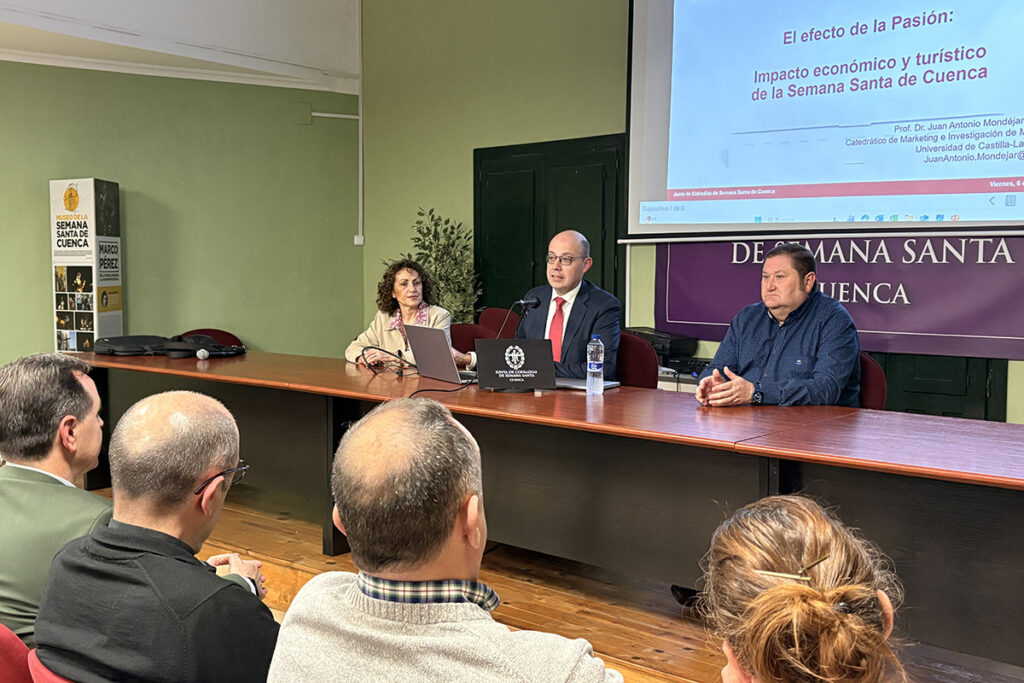 Más de un centenar de directivos de las hermandades de la Semana Santa de Cuenca se forman en religiosidad, puesta en escena e impacto económico