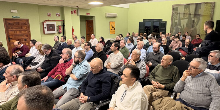 Mas de un centenar de directivos de las hermandades de la Semana Santa de Cuenca se forman en religiosidad puesta en escena e impacto economico 2