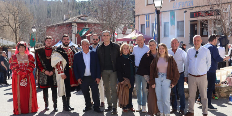 Representantes del PP de Guadalajara asisten a la Feria de las Mercaderías de Tendilla