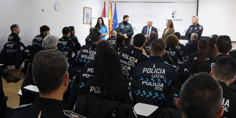 Un total de 38 alumnos ya han comenzado los cursos de ascenso a categorías superiores de la Policía Local en la región