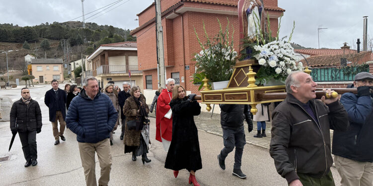 Valdenoches celebra con devoción su fiesta de San Blas a pesar del frío