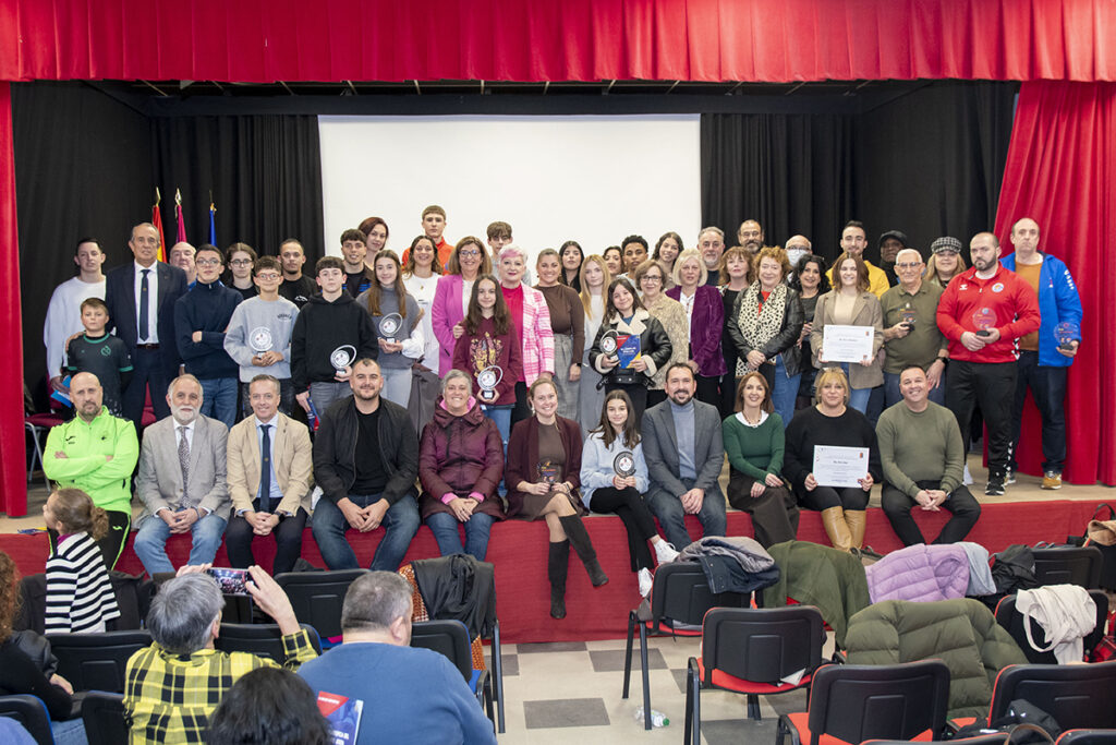 Villanueva de la Torre homenajea a sus clubes y deportistas en la presentación del calendario de eventos de su año como Villa Europea del Deporte
