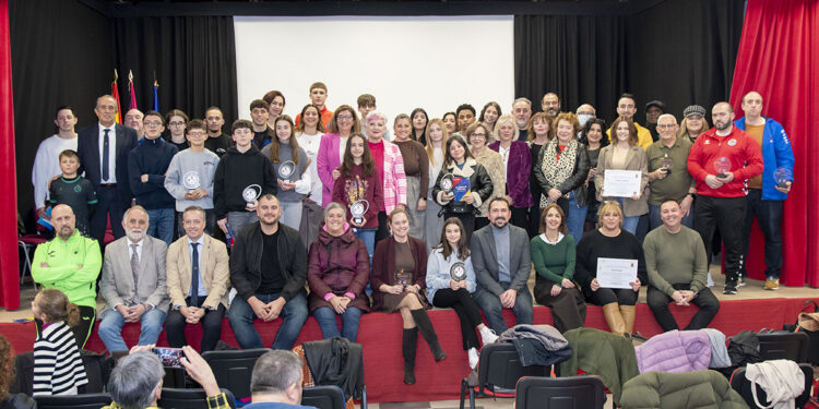 Villanueva de la Torre homenajea a sus clubes y deportistas en la presentación del calendario de eventos de su año como Villa Europea del Deporte