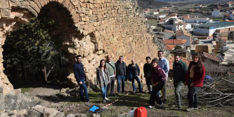 La Diputación de Cuenca comienza las obras en la muralla de Cañete con medio millón de euros de inversión dentro del PSTD del Valle del Cabriel