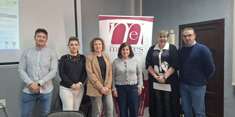 AMEP acude a Minglanilla para trasladar las ayudas existentes para potenciar a las empresarias