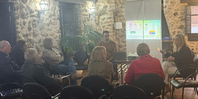 AMEP lleva a Tragacete información sobre los recursos para emprender y tener calidad de vida en la serranía