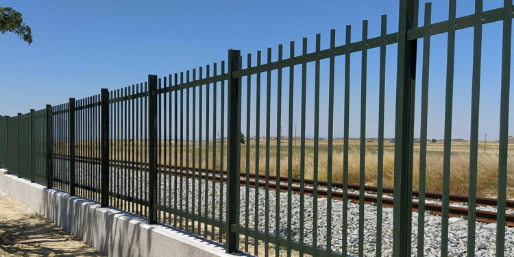 Adif instalará nuevos cerramientos en distintos puntos de la red convencional de Madrid y Guadalajara