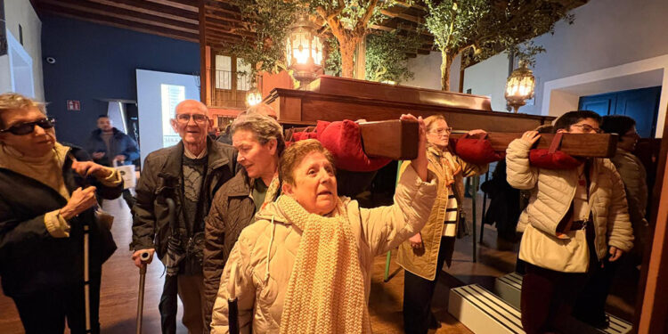 Afiliados de ONCE Cuenca conocen el renovado Museo de Semana Santa 1 Afiliados de ONCE Cuenca conocen el renovado Museo de Semana Santa