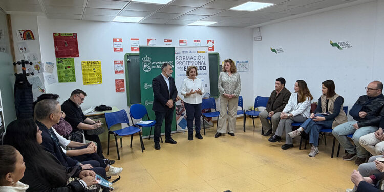 Alovera reúne a una veintena de empresas para impulsar el negocio local y pasa el testigo a Yebes-Valdeluz