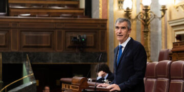 Román pregunta en el Congreso por los planes de cierre de la oficina de Correos del Ferial Plaza y en qué situación quedarían sus trabajadores