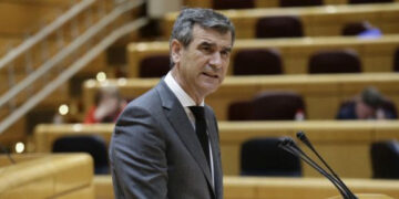 Antonio Román se interesa en el Congreso por el Parador de Molina que ya plantea más cierres estacionales