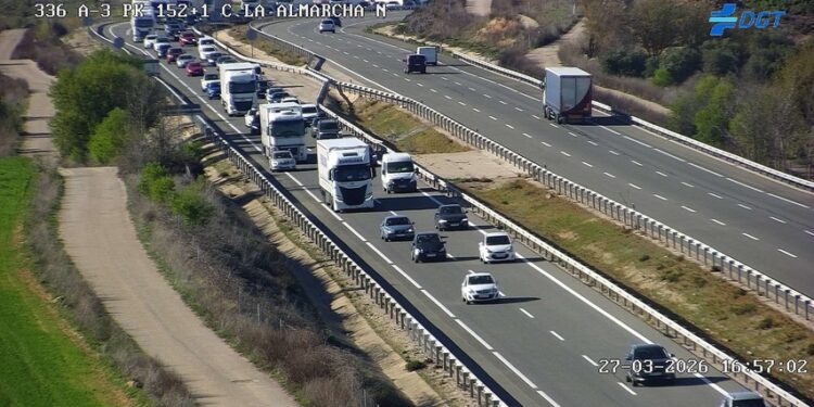Tres heridos en el choque múltiple que paralizó la A-3 a su paso por La Hinojosa 1 Atasco y susto en la A-3 a su paso por Cuenca un accidente múltiple corta el tráfico en La Hinojosa