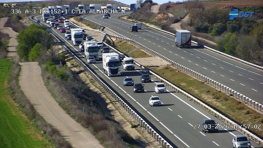 Tres heridos en el choque múltiple que paralizó la A-3 a su paso por La Hinojosa 2 Atasco y susto en la A-3 a su paso por Cuenca un accidente múltiple corta el tráfico en La Hinojosa