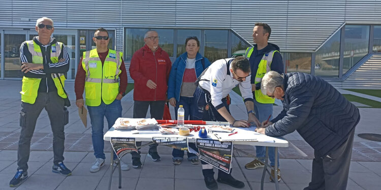 CCOO-Cuenca continúa con su campaña de recogida firmas en defensa de una gestión pública y directa del transporte sanitario