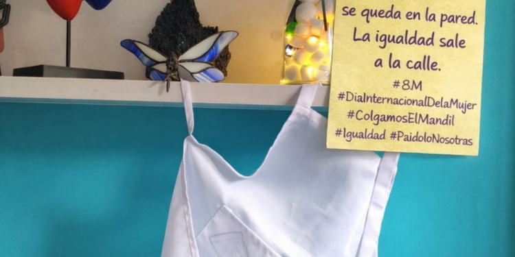 Chillarón de Cuenca. Concursos, talleres, tertulias, lecturas, colgado de mandiles  y comida en el Día de la Mujer