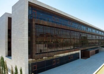 Castilla-La Mancha, Euskadi y Canarias proponen a la ministra de Sanidad una figura de mediación independiente para desbloquear la huelga médica estatal Castilla-La Mancha, Euskadi y Canarias proponen a la ministra de Sanidad una figura de mediación independiente para desbloquear la huelga médica estatal