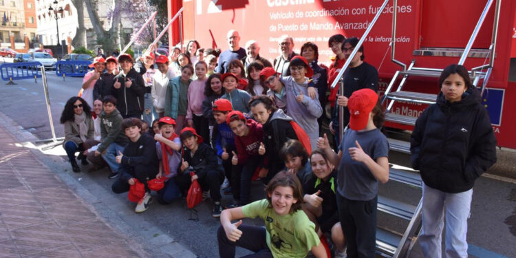 Cerca de 200 alumnos del CEIP ‘Ramón y Cajal’ de Cuenca han recibido hoy la visita del Servicio de Emergencias 1-1-2 de Castilla-La Mancha
