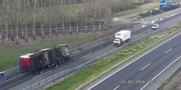 Cortado un carril de la A-2 en Torija tras el incendio de un camión afecciones al tráfico hacia Zaragoza